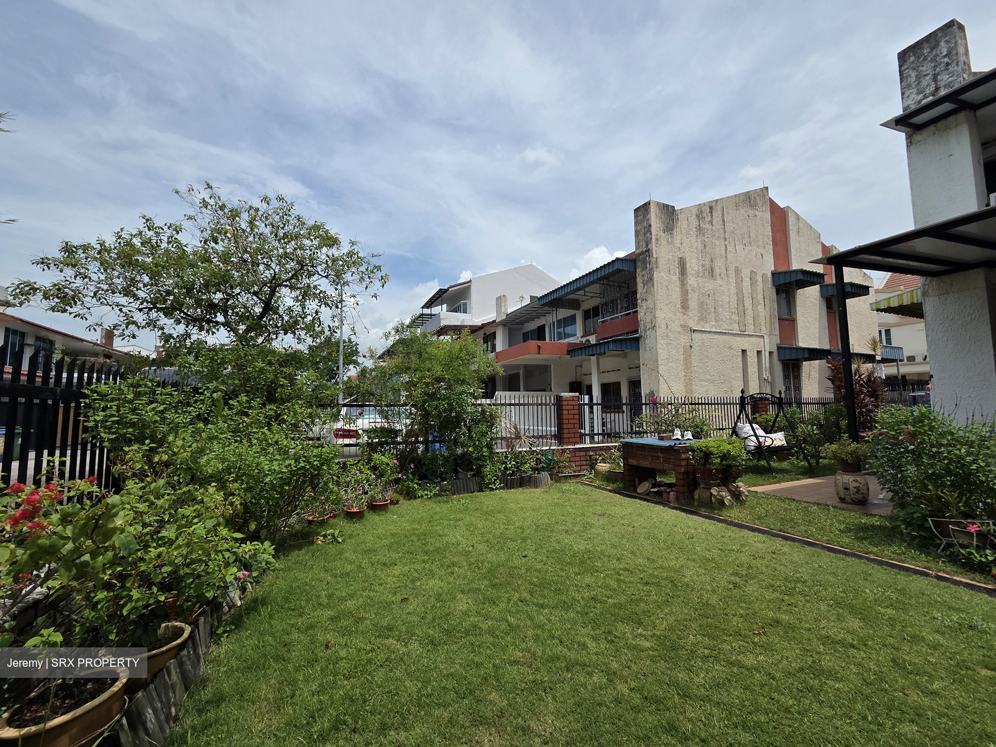 Golden Hill Estate (D19), Terrace #556324961